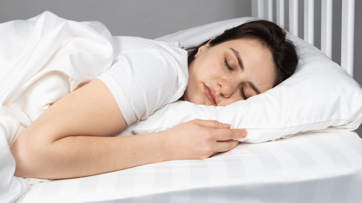 Dormir de bruços faz mal