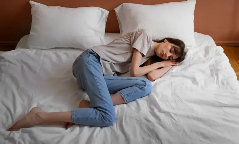 Como aliviar dor nas costas de ficar deitado