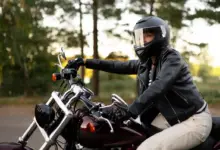 Como evitar dor nas costas ao andar de moto