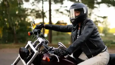 Como evitar dor nas costas ao andar de moto