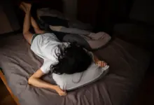 Dor nas costas ao deitar de barriga para baixo