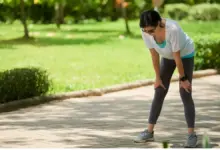 Pernas travadas com dificuldade para andar