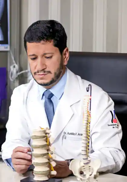 Procedimento de cifoplastia guiado por imagem